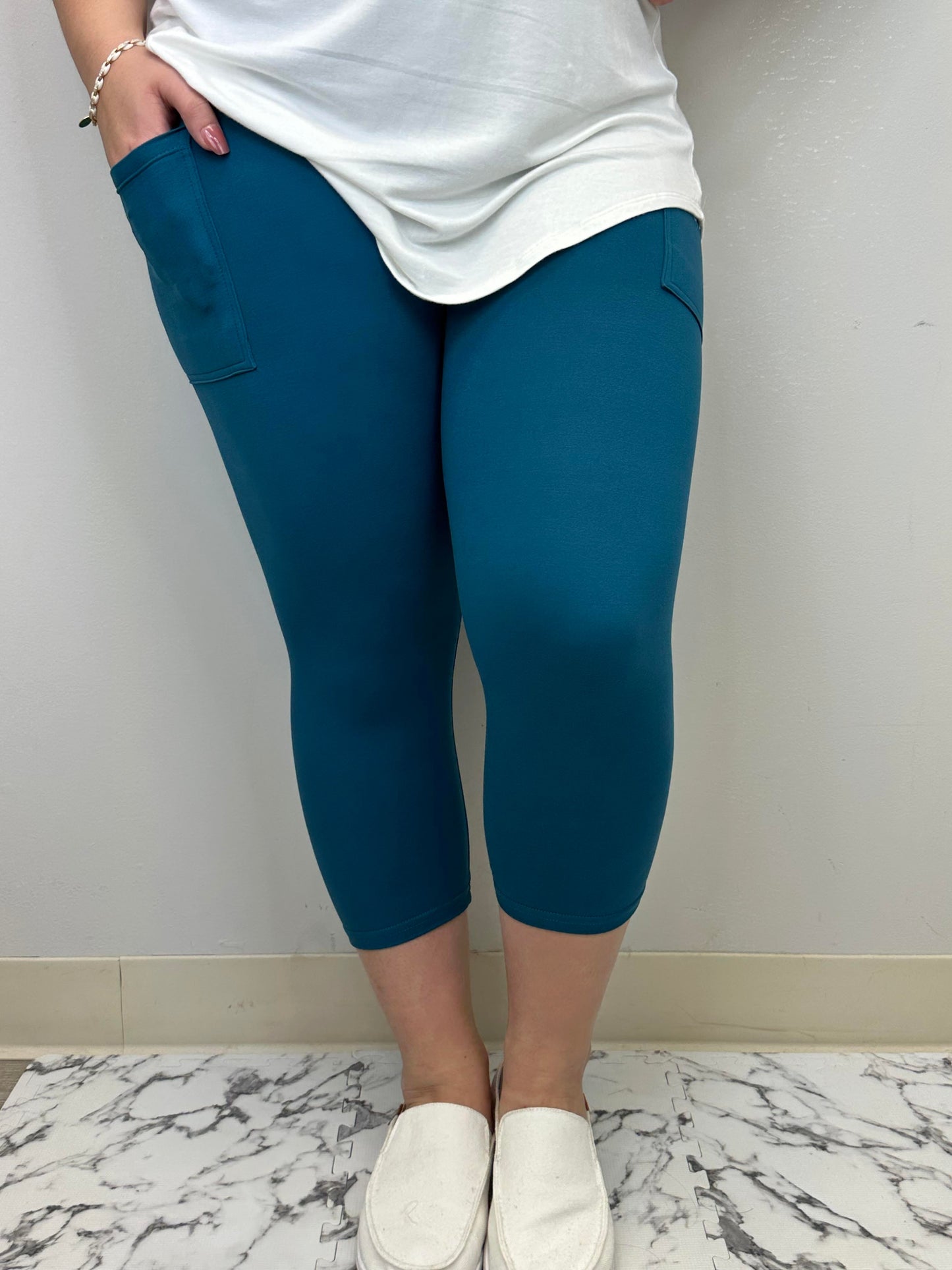 Solid Tween Capri Leggings w/ Pockets