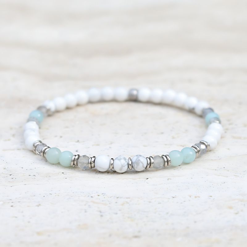 "New Beginnings" Howlite Amazonite and Labradorite Delicate Bracelet