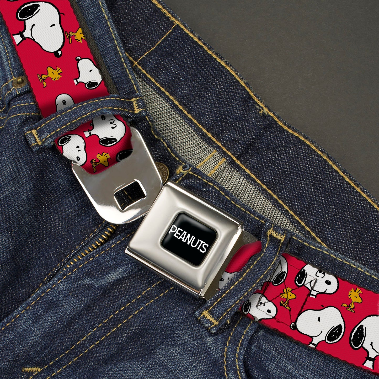 PEANUTS Title Logo Full Color Black/White Seatbelt Belt - Peanuts Snoopy and Woodstock Poses Scattered Red Webbing