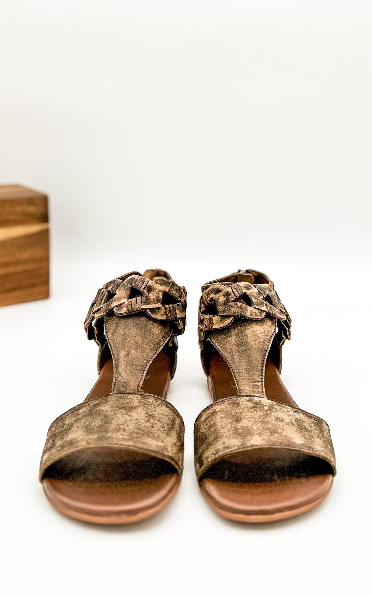 Loop D Loop Sandals in Tan