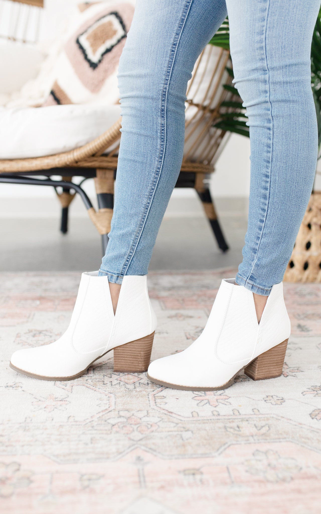 Tarim Booties in White