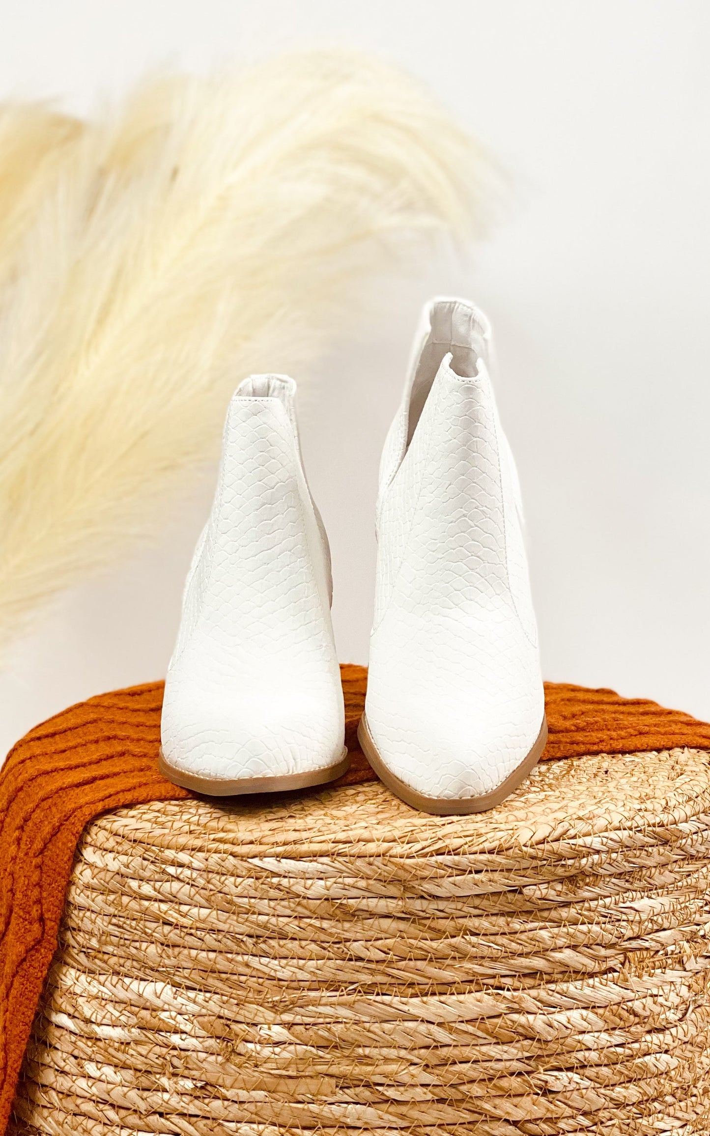 Tarim Booties in White